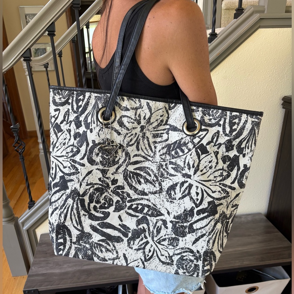 Roxy Black and White Floral Tote Bag - Picture 12 of 13